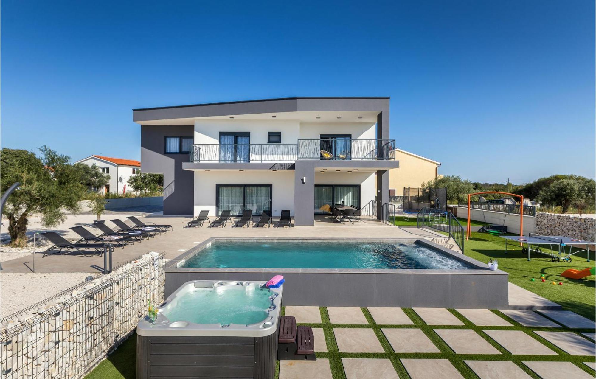 5 Bedroom Amazing In Дом отдыха